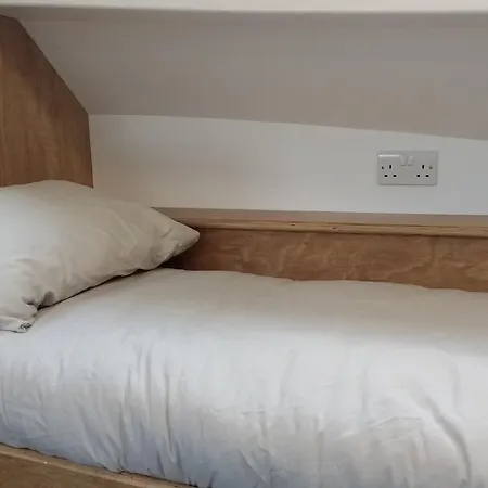 Ostello Kyle Blue - Harbour Luxury Boat Bristol