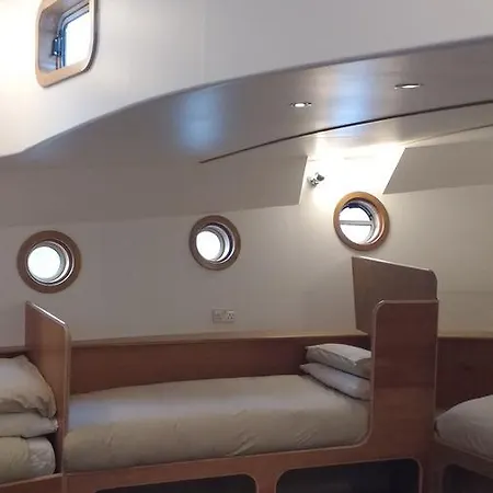 Kyle Blue - Harbour Luxury Boat Hostel