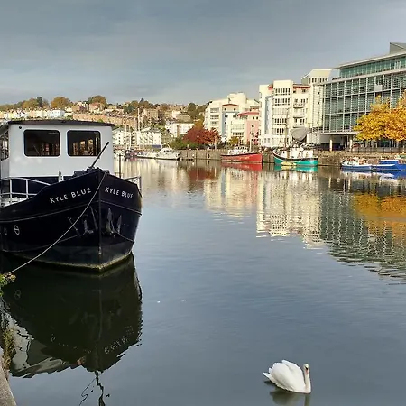Kyle Blue - Harbour Luxury Boat
