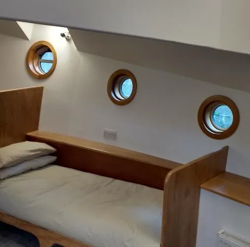Kyle Blue - Harbour Luxury Boat Bristol