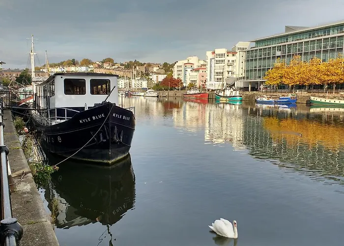 Kyle Blue - Harbour Luxury Boat