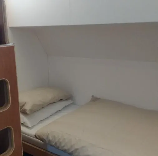 Kyle Blue - Harbour Luxury Boat