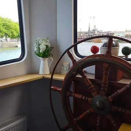 Kyle Blue - Harbour Luxury Boat Hostel