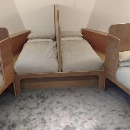 Kyle Blue - Harbour Luxury Boat Hostel *