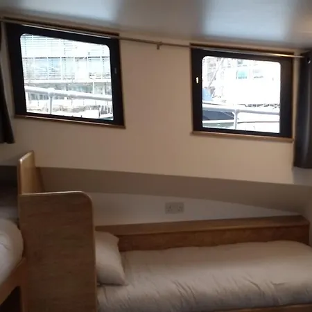Kyle Blue - Harbour Luxury Boat Бристоль