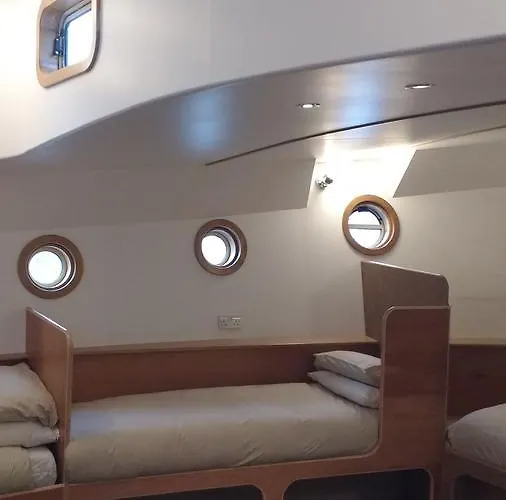 Kyle Blue - Harbour Luxury Boat Hostel